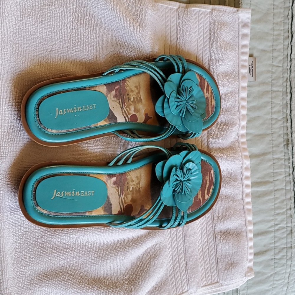 Used torqoise and tan sandals.